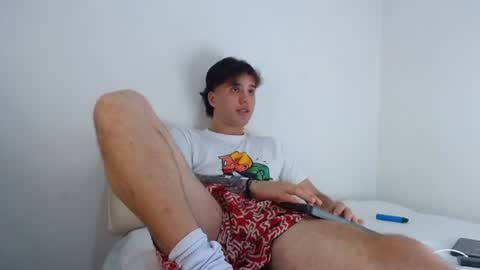 Snapshot of manuelr77 chatting on 06-14-26, 01:14 Manuel online show from 06-14-26, 01:14