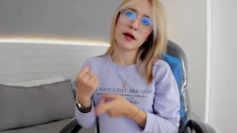 Snapshot of mara_33 chatting on 12-13-25, 08:25 mara_33 online show from 12-13-25, 08:25