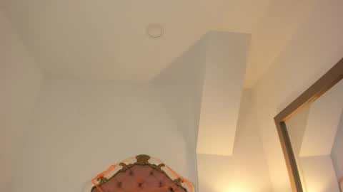 Mara online show from 10-31-25, 11:06