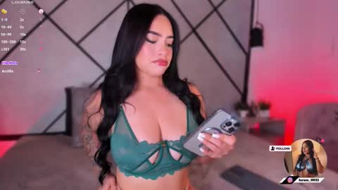 Snapshot of mara_martinez chatting on 11-19-25, 05:07 online show from 11-19-25, 05:07