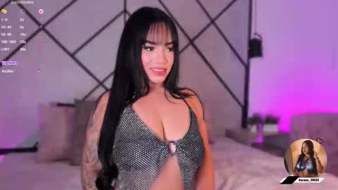 Snapshot of mara_martinez chatting on 11-30-25, 05:22 online show from 11-30-25, 05:22