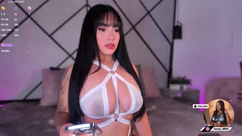 Snapshot of mara_martinez chatting on 12-18-25, 05:35 online show from 12-18-25, 05:35