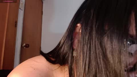 Snapshot of maraa_lee chatting on 03-07-25, 08:33 maraa_lee online show from 03-07-25, 08:33