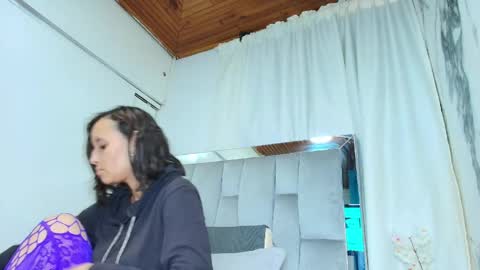 Snapshot of maraa_x chatting on 04-28-26, 11:48 maraa_x online show from 04-28-26, 11:48