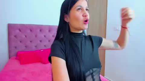 Mara hanson  online show from 09-19-25, 09:48