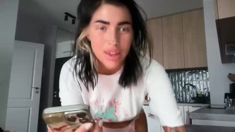 Snapshot of marakuia054 chatting on 11-15-25, 08:00 Marakuia online show from 11-15-25, 08:00