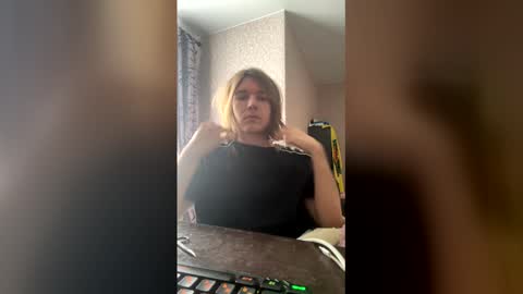 Snapshot of maratraher chatting on 02-11-26, 10:42 maratraher online show from 02-11-26, 10:42