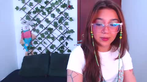 Snapshot of marce_bunny chatting on 06-06-26, 06:23 Marcela online show from 06-06-26, 06:23