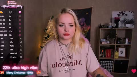 Snapshot of marcelinepeach chatting on 12-30-24, 10:10 Sara online show from 12-30-24, 10:10