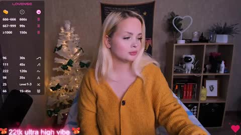 Snapshot of marcelinepeach chatting on 01-11-25, 08:43 Sara online show from 01-11-25, 08:43