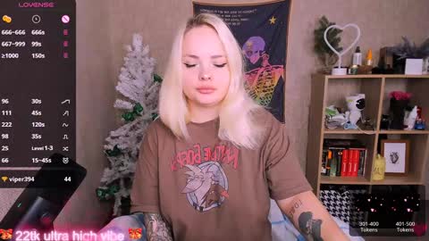 Snapshot of marcelinepeach chatting on 01-15-25, 05:08 Sara online show from 01-15-25, 05:08