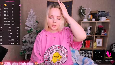 Snapshot of marcelinepeach chatting on 01-16-25, 10:53 Sara online show from 01-16-25, 10:53