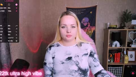 Snapshot of marcelinepeach chatting on 02-01-25, 01:30 Sara online show from 02-01-25, 01:30