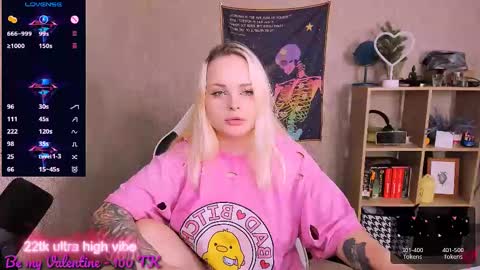 Snapshot of marcelinepeach chatting on 02-14-25, 01:08 Sara online show from 02-14-25, 01:08