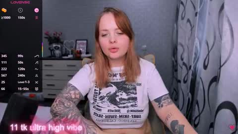 Snapshot of marcelinepeach chatting on 10-23-25, 12:15 Sara online show from 10-23-25, 12:15