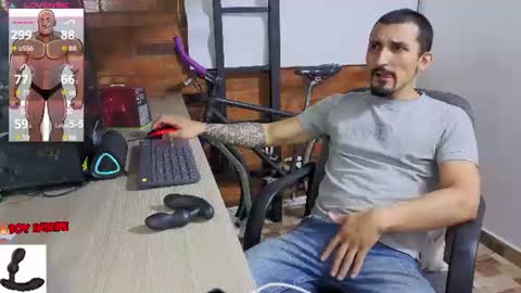 Snapshot of marckmuscle chatting on 07-05-26, 01:23 Marck Independent model online show from 07-05-26, 01:23
