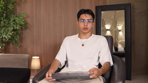 Marco and Ethan online show from 10-06-25, 04:43