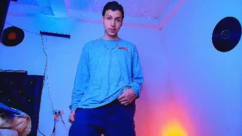 Snapshot of marcus_hanks1 chatting on 06-19-26, 01:32 Marcus hanks1 online show from 06-19-26, 01:32