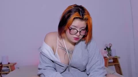 Snapshot of marcy_grey chatting on 12-03-24, 12:13 danna online show from 12-03-24, 12:13