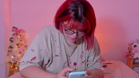 Snapshot of marcy_grey chatting on 12-24-24, 10:33 danna online show from 12-24-24, 10:33