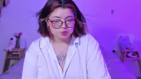 Snapshot of marcy_grey chatting on 02-21-25, 01:11 danna online show from 02-21-25, 01:11