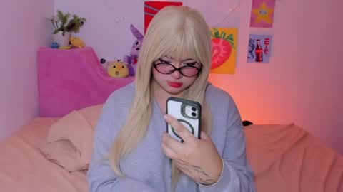 Snapshot of marcy_grey chatting on 06-23-26, 06:44 danna online show from 06-23-26, 06:44