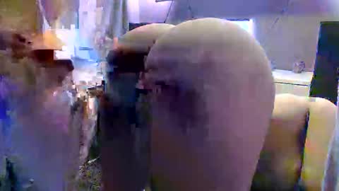 Snapshot of mareeng chatting on 10-21-25, 07:42 mareeng online show from 10-21-25, 07:42