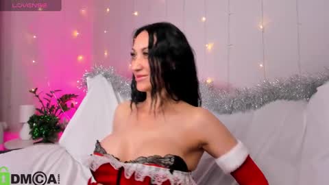 Snapshot of margaret_clark chatting on 12-24-24, 12:22 Margaret Clark online show from 12-24-24, 12:22