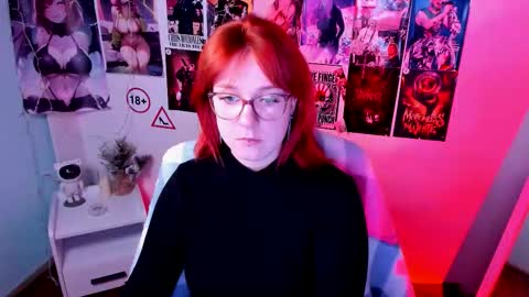 Snapshot of margaret_red chatting on 10-22-25, 01:50 Margaret online show from 10-22-25, 01:50