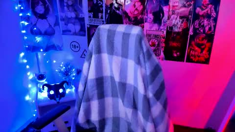 Snapshot of margaret_red chatting on 11-05-25, 10:21 Margaret online show from 11-05-25, 10:21