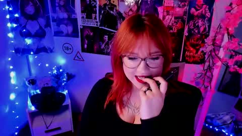 Snapshot of margaret_red chatting on 11-23-25, 01:27 Margaret online show from 11-23-25, 01:27