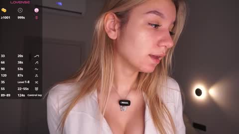 Snapshot of margarethowell chatting on 03-12-26, 07:42 Margaret online show from 03-12-26, 07:42