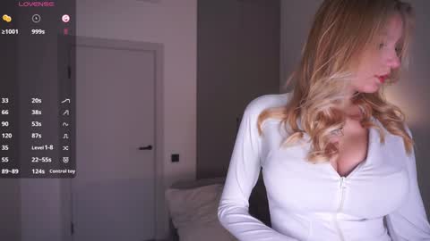 Snapshot of margarethowell chatting on 03-23-26, 08:13 Margaret online show from 03-23-26, 08:13