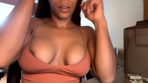 Snapshot of margaux_lumiere chatting on 09-09-25, 10:09 margaux_lumiere online show from 09-09-25, 10:09