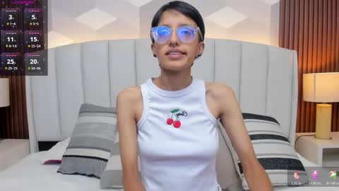 Aitana online show from 12-16-25, 01:32