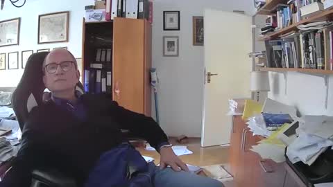 Snapshot of marginalie chatting on 02-08-25, 09:13 marginalie online show from 02-08-25, 09:13