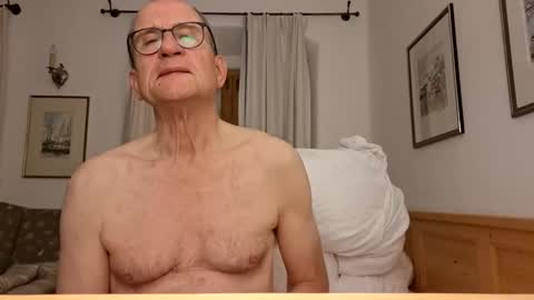 Snapshot of marginalie chatting on 11-29-25, 09:18 marginalie online show from 11-29-25, 09:18