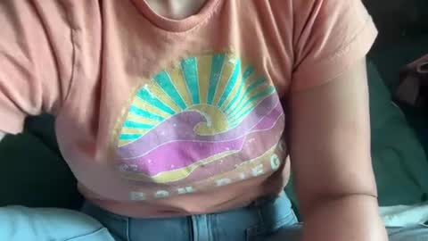 Snapshot of margolane chatting on 07-17-26, 02:45 Elle online show from 07-17-26, 02:45