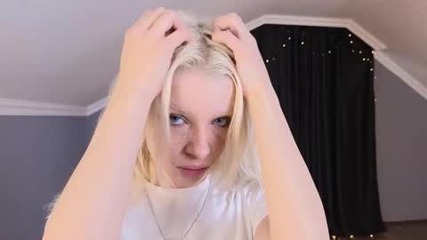 Snapshot of mari_clay chatting on 02-27-26, 09:09 Milena online show from 02-27-26, 09:09