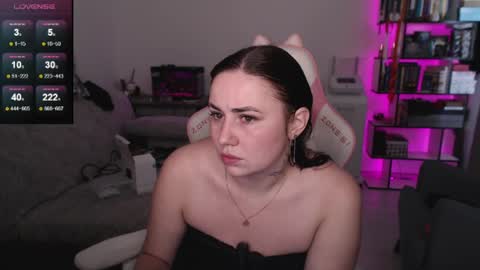 Snapshot of mari_moore7 chatting on 05-25-26, 07:36 mari moore online show from 05-25-26, 07:36