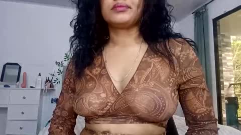 maria441958 online show from 11-18-25, 07:40