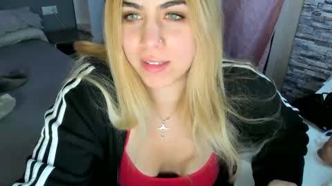 Snapshot of maria_mad chatting on 01-17-25, 01:36 Itslablonde online show from 01-17-25, 01:36