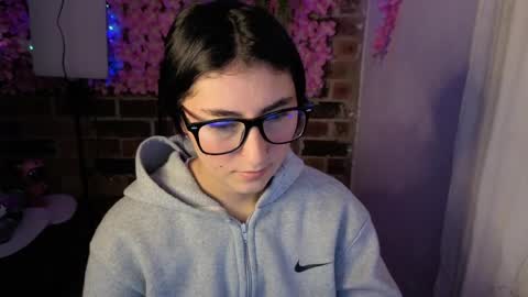 Snapshot of mariagh_ chatting on 04-28-26, 10:37 Maria online show from 04-28-26, 10:37
