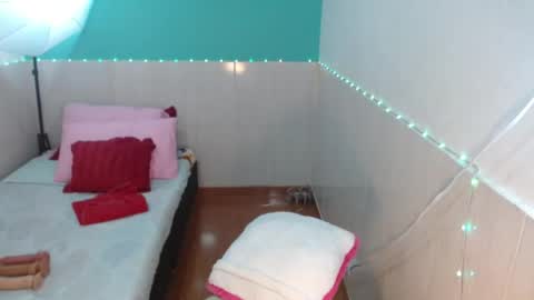 Snapshot of mariajose2015 chatting on 07-15-26, 03:01 Mariajose online show from 07-15-26, 03:01