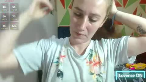 Snapshot of mariam_wish1 chatting on 06-24-26, 05:01 mariam_wish1 online show from 06-24-26, 05:01