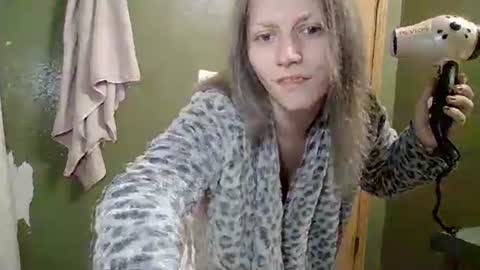 Snapshot of mariamaybe24 chatting on 03-01-25, 09:15 Mariah online show from 03-01-25, 09:15