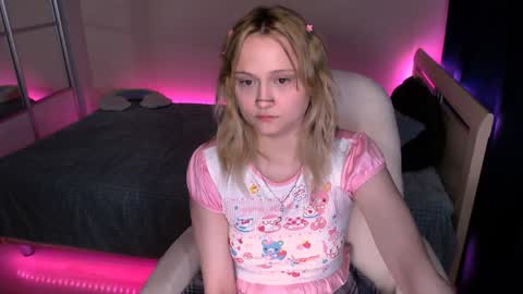 Snapshot of mariamilkis chatting on 01-18-25, 01:19 Maria online show from 01-18-25, 01:19