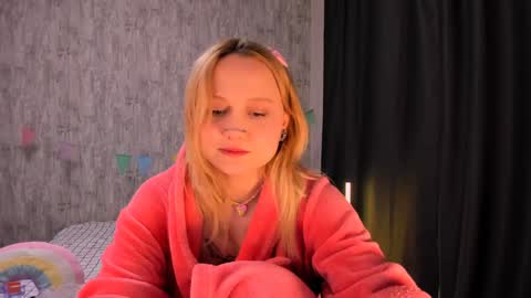 Snapshot of mariamilkis chatting on 02-08-25, 02:15 Maria online show from 02-08-25, 02:15