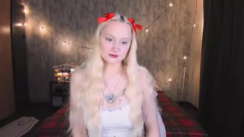 Snapshot of mariamilkis chatting on 11-22-25, 01:48 Maria online show from 11-22-25, 01:48