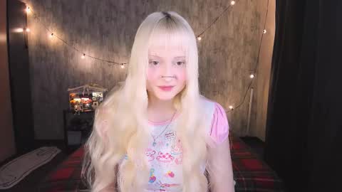 Snapshot of mariamilkis chatting on 11-23-25, 12:10 Maria online show from 11-23-25, 12:10